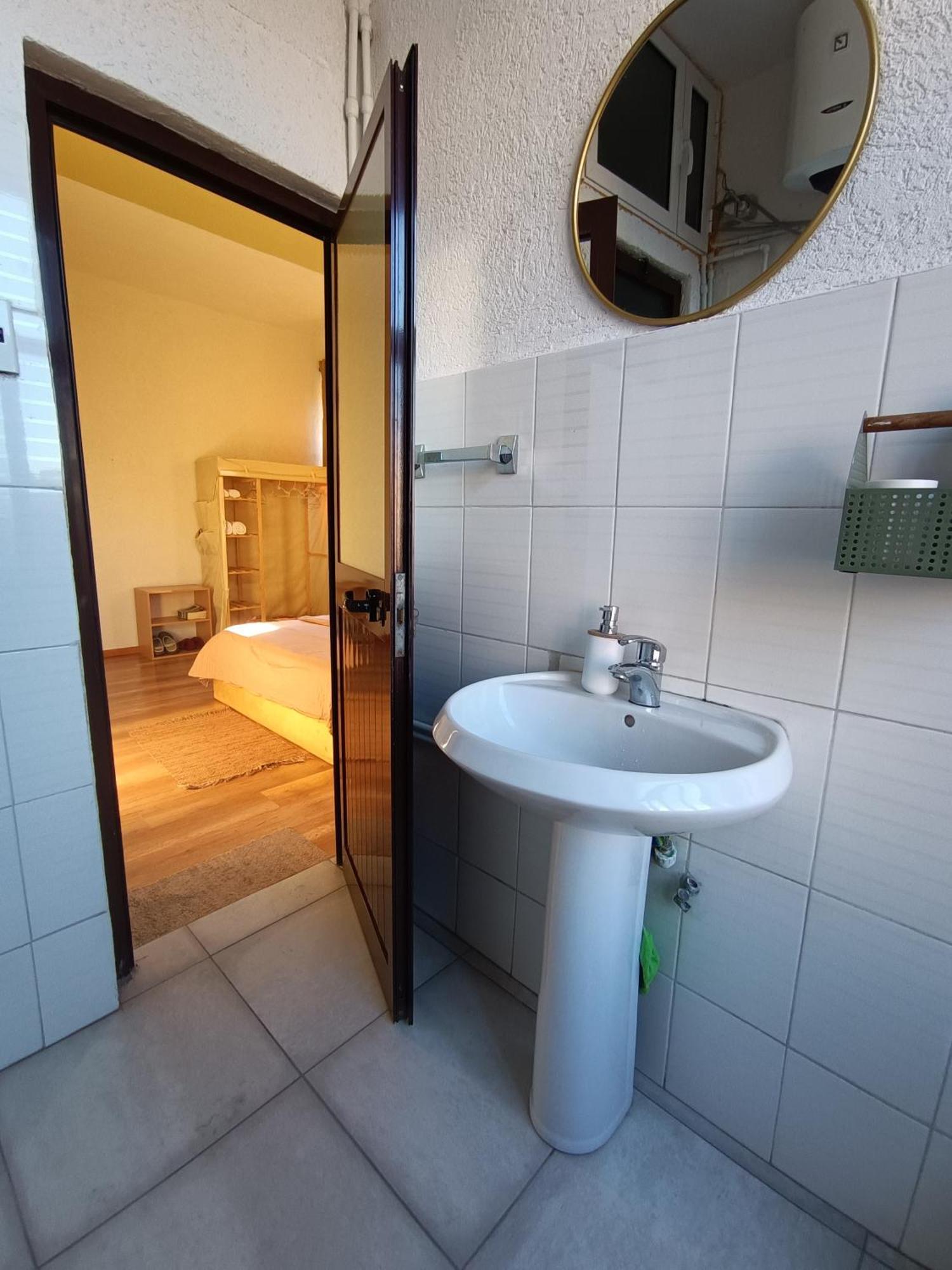Ex-Block District Charming Studio Apartment With Treeish Sorrounding View! Тирана Экстерьер фото